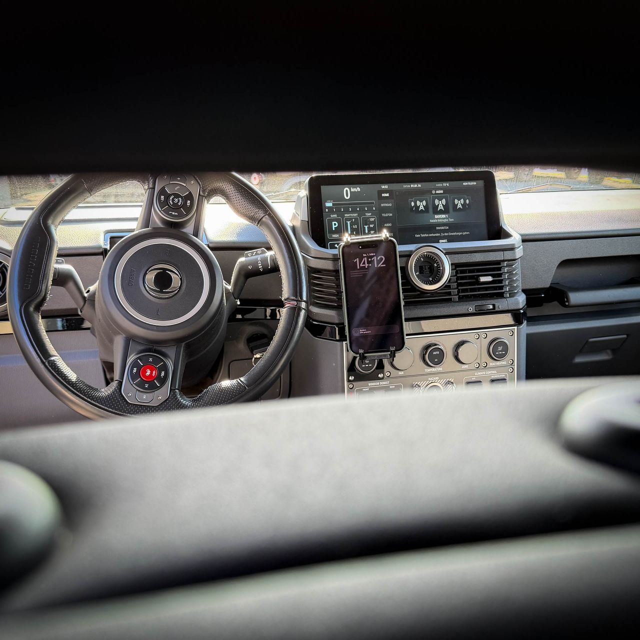 ABNTR4X4  RAM Mount Basis aus Edelstahl für Mobiltelefone im INEOS Grenadier