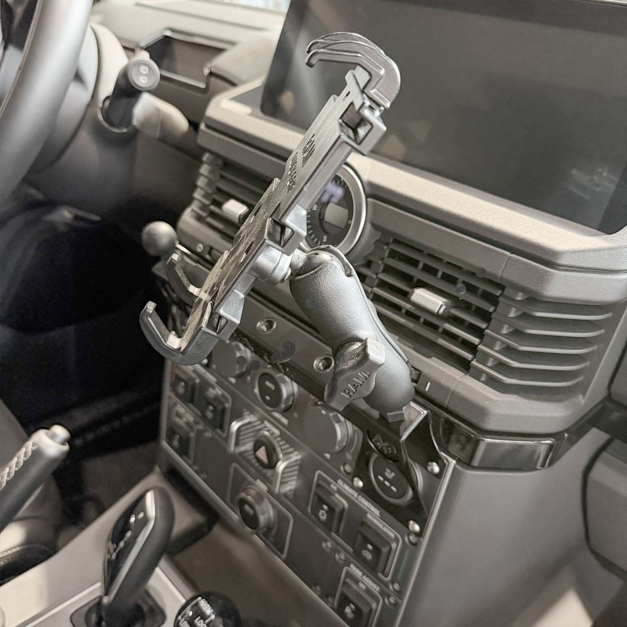 ABNTR4X4 Technikhalterung mit Querstrebe für RAM-Mount-Systeme im INEOS Grenadier