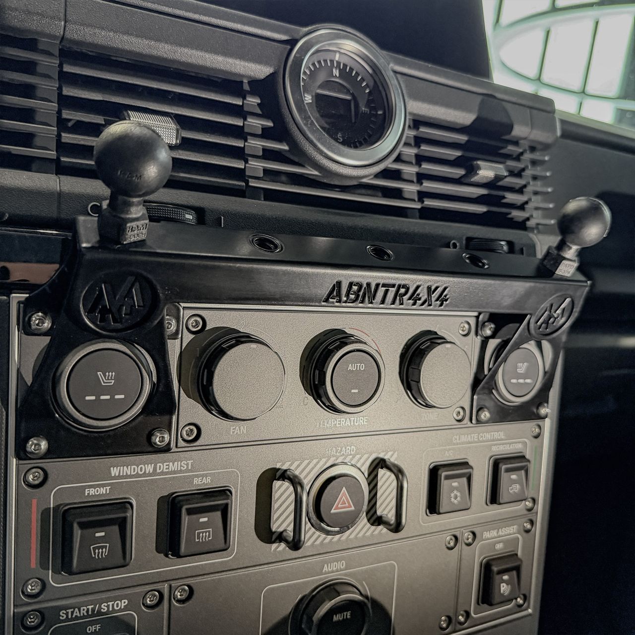 ABNTR4X4 Technikhalterung mit Querstrebe für RAM-Mount-Systeme im INEOS Grenadier